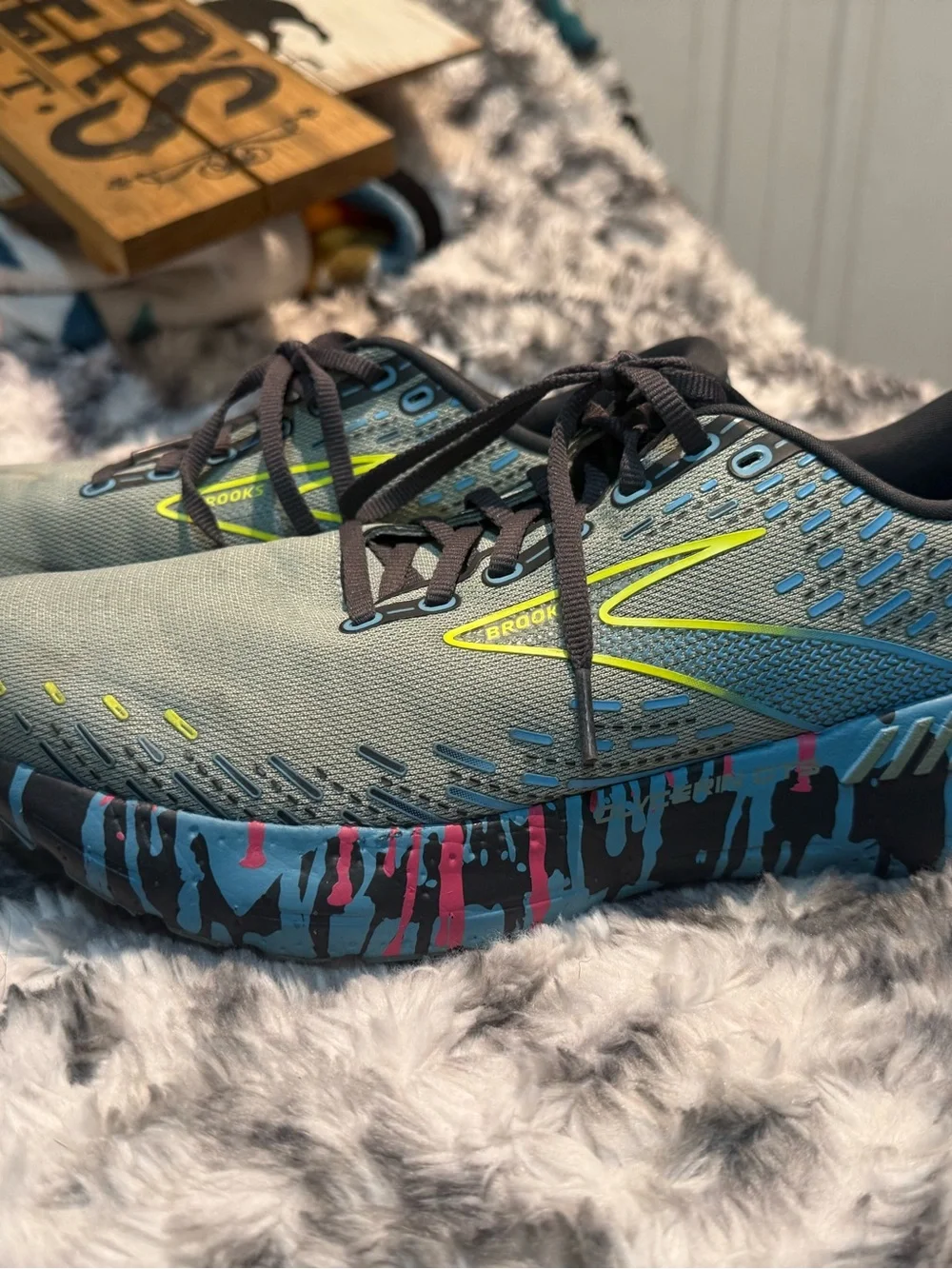 Men’s Brooks Neon Accent Blue Athletic Running Shoes